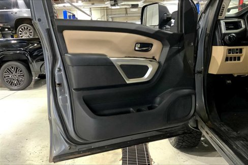 Used 2016 Nissan Titan SV image 21