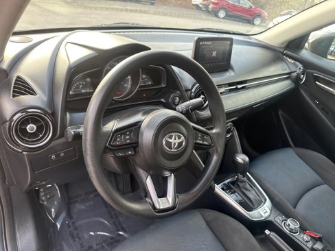 Used 2019 Toyota Yaris LE image 10