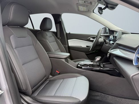 New 2025 Chevrolet Trax LT w/ Driver Confidence Package image 15