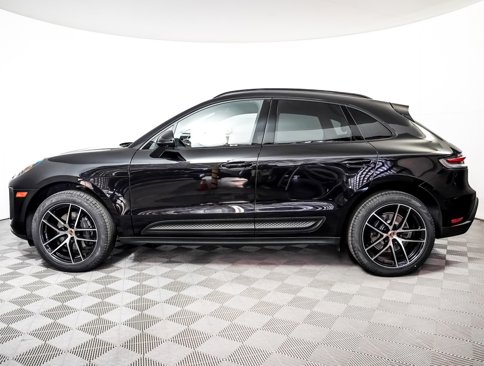 Certified 2023 Porsche Macan image 2