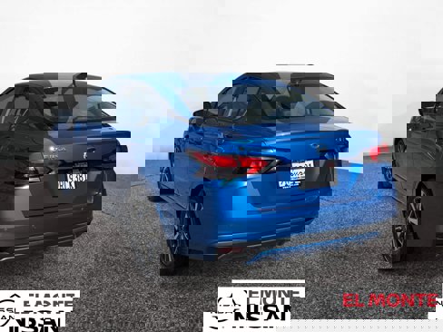 Certified 2022 Nissan Versa SV image 3