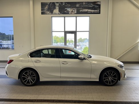 Used 2021 BMW 330i xDrive Sedan w/ Convenience Package image 4