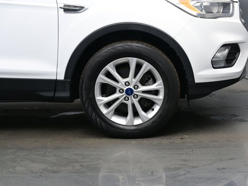 Used 2019 Ford Escape SEL image 9