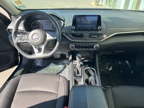 Used 2024 Nissan Altima 2.5 SV image 5