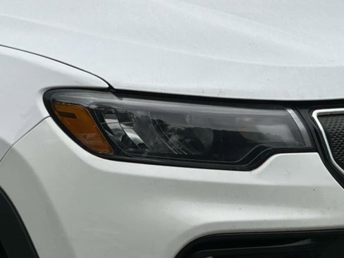 Used 2022 Jeep Compass Limited image 8