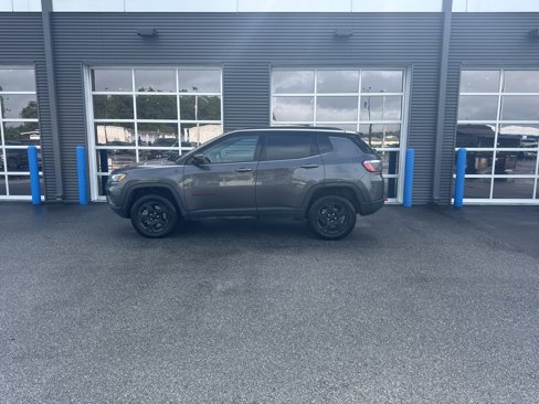 Used 2024 Jeep Compass Trailhawk image 2