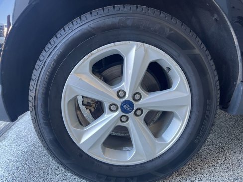 Used 2020 Ford Edge SE image 36
