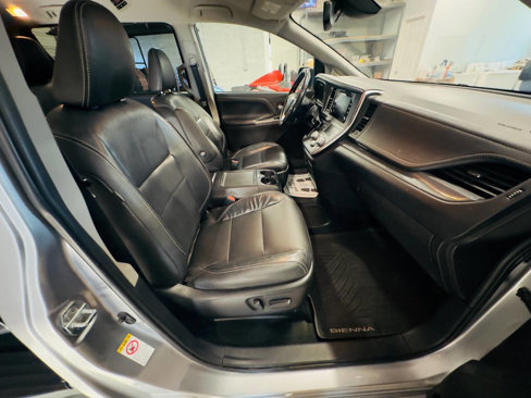Used 2018 Toyota Sienna SE image 13