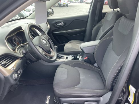 Used 2016 Jeep Cherokee Latitude image 12