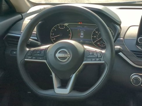 Used 2025 Nissan Altima 2.5 SV image 14