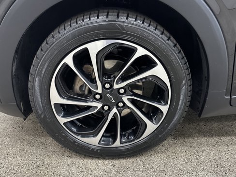 Used 2023 Chevrolet Bolt EUV Premier w/ Sun & Sound Package image 2