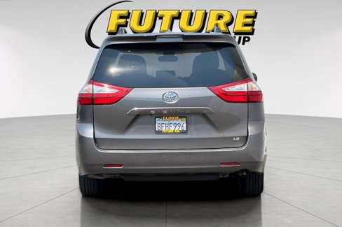 Used 2018 Toyota Sienna LE image 5