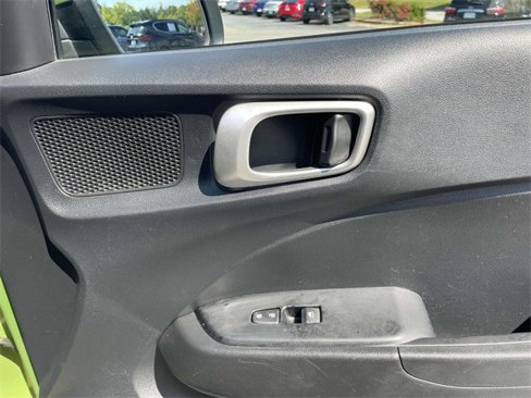 Used 2022 Hyundai Venue SEL image 9