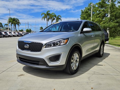 Used 2017 Kia Sorento L image 3