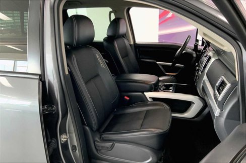 Used 2017 Nissan Titan PRO-4X image 12