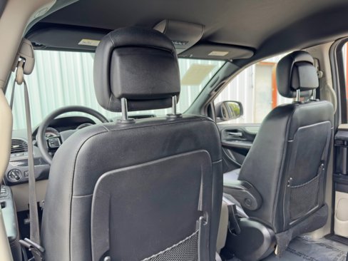 Used 2019 Dodge Grand Caravan SXT image 28