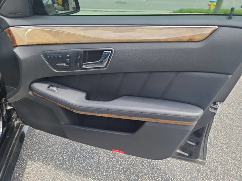 Used 2011 Mercedes-Benz E 550 Sedan image 33