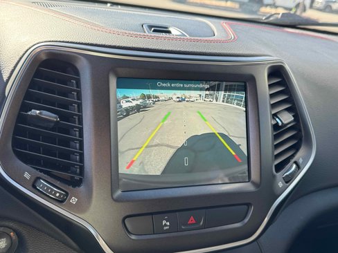 Used 2020 Jeep Cherokee Trailhawk w/ Comfort/Convenience Group image 21
