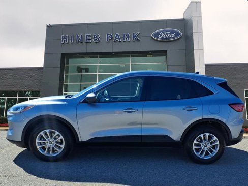Used 2022 Ford Escape SE w/ Cold Weather Package image 4