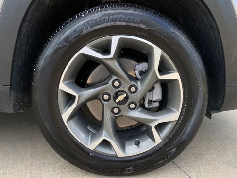 Used 2024 Chevrolet Trax LT w/ LT Convenience Package image 8