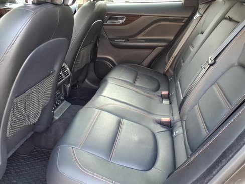 Used 2020 Jaguar F-PACE Prestige image 17