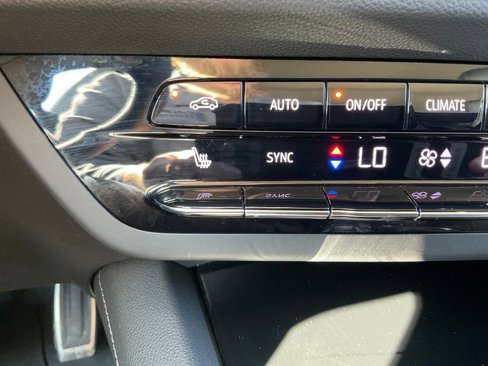 Used 2022 Buick Envision Essence w/ Sport Touring Package image 10