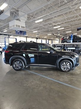 Used 2022 Nissan Pathfinder SV image 5