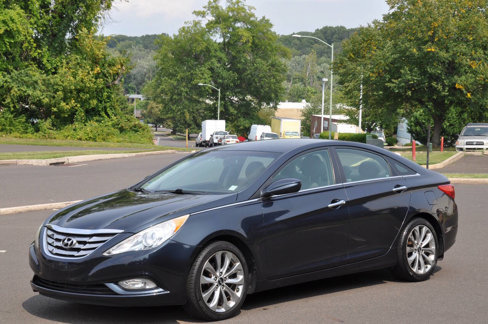 Used 2012 Hyundai Sonata SE image 1