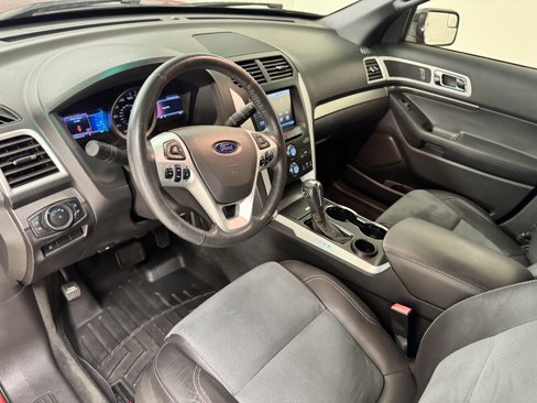 Used 2015 Ford Explorer XLT w/ Equipment Group 202B image 10