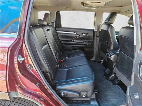 Used 2018 Toyota Highlander XLE image 23