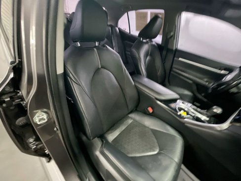 Used 2019 Toyota Camry XSE image 27