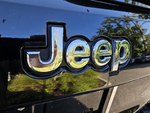 Used 2021 Jeep Grand Cherokee Laredo w/ Security & Convenience Group image 15