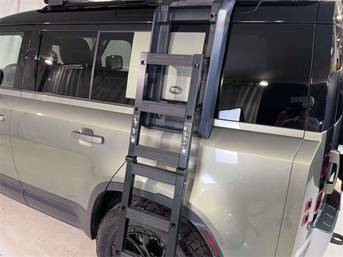 Used 2020 Land Rover Defender 110 First Edition image 12