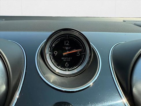 Used 2018 Bentley Bentayga image 24