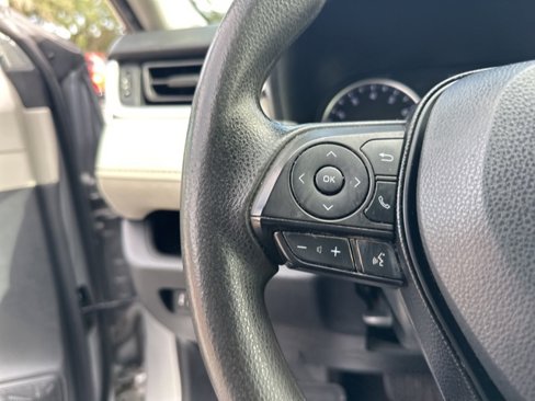 Used 2020 Toyota RAV4 XLE image 16