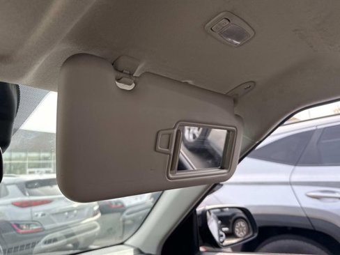 Used 2021 Hyundai Venue SE image 25