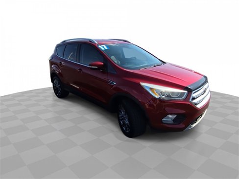 Used 2017 Ford Escape Titanium image 2