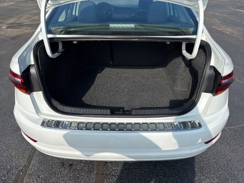Used 2019 Volkswagen Jetta SEL w/ Cold Weather Package image 23