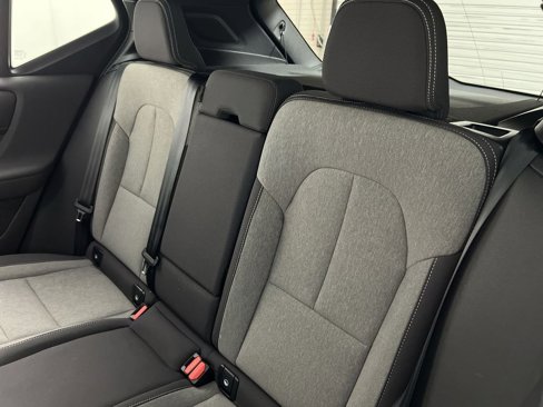 Certified 2025 Volvo XC40 B5 Core image 25