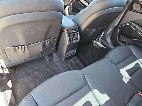 Used 2019 Kia Cadenza Premium image 19