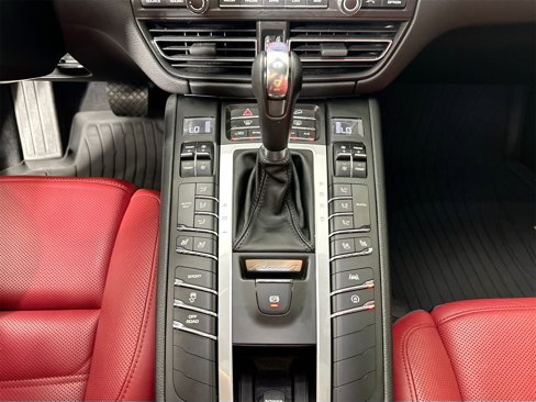 Certified 2020 Porsche Macan image 24
