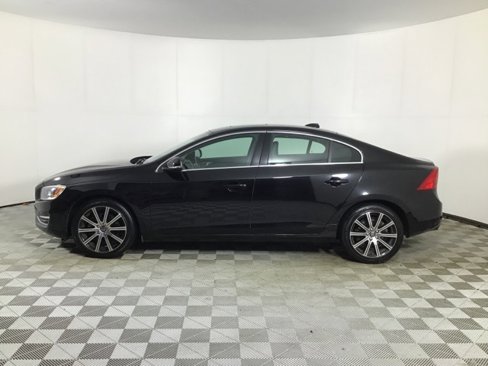 Used 2017 Volvo S60 T5 Inscription image 4