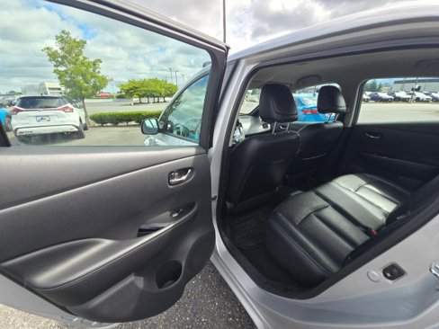 Used 2013 Nissan Leaf SL w/ Premium Pkg image 17