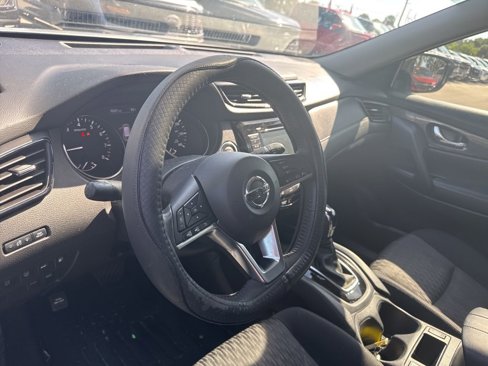Used 2019 Nissan Rogue SV image 9