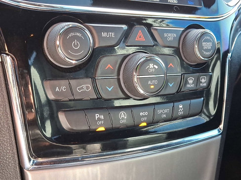Used 2019 Jeep Grand Cherokee Limited image 14