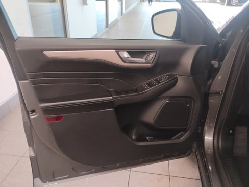Used 2021 Ford Escape SE w/ SE Sport Appearance Package image 13