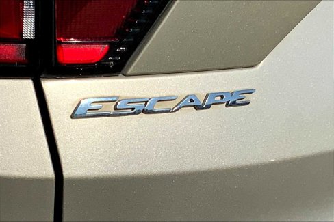 Used 2017 Ford Escape SE w/ SE Leather Comfort Package image 9