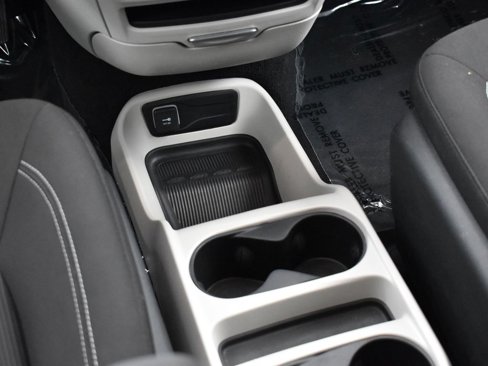 Used 2022 Chrysler Voyager LX image 19