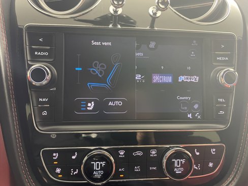 Used 2019 Bentley Bentayga image 21