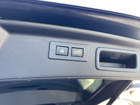 Used 2020 Subaru Forester Limited w/ Popular Package #3 image 9